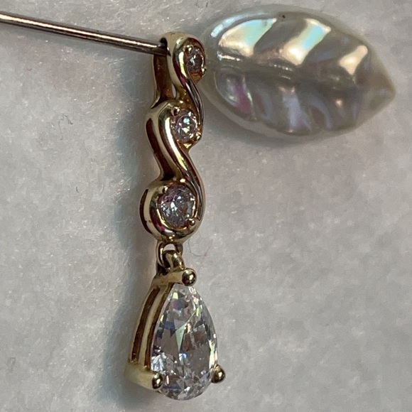 10K and CZ pendant. 3/4” - Picture 3 of 12